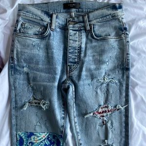 AMIRI
distressed skinny jeans
